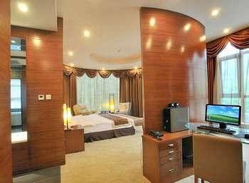 Luanchuan Re-Channel Ferry Lake Hotel Gucheng  Exterior foto